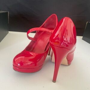Women’s size 7 heels
